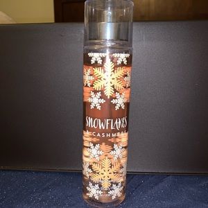 Bath & Body Works - Snowflakes & Cashmere Spray